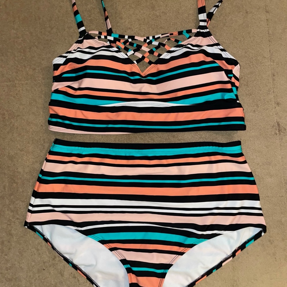 ❌SOLD❌Torrid 2 Piece Swimsuit bikini Set! Size 1♥️